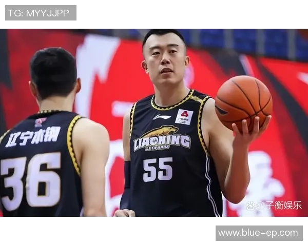 韩德君：从篮球新星到球队核心的成长之路与奋斗历程